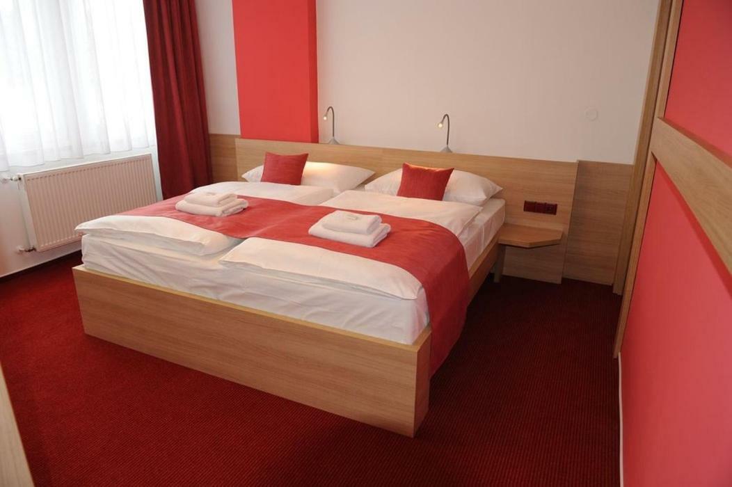 Hotel Uno Ústí nad Orlicí Buitenkant foto
